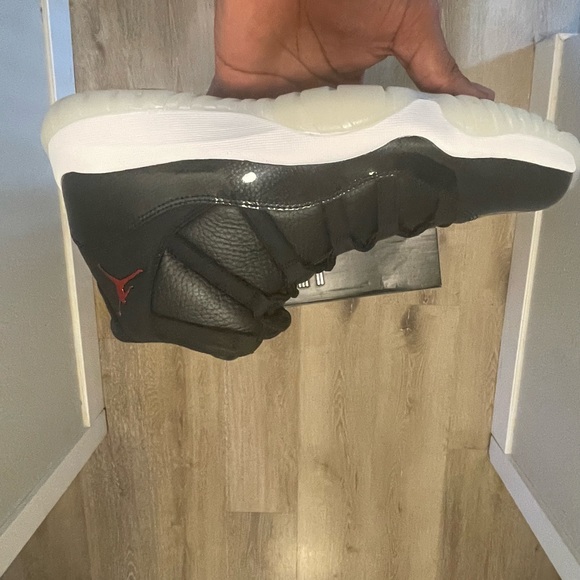 Jordan retro 11 72-10. Super clean never been worn or tried on. main image 6